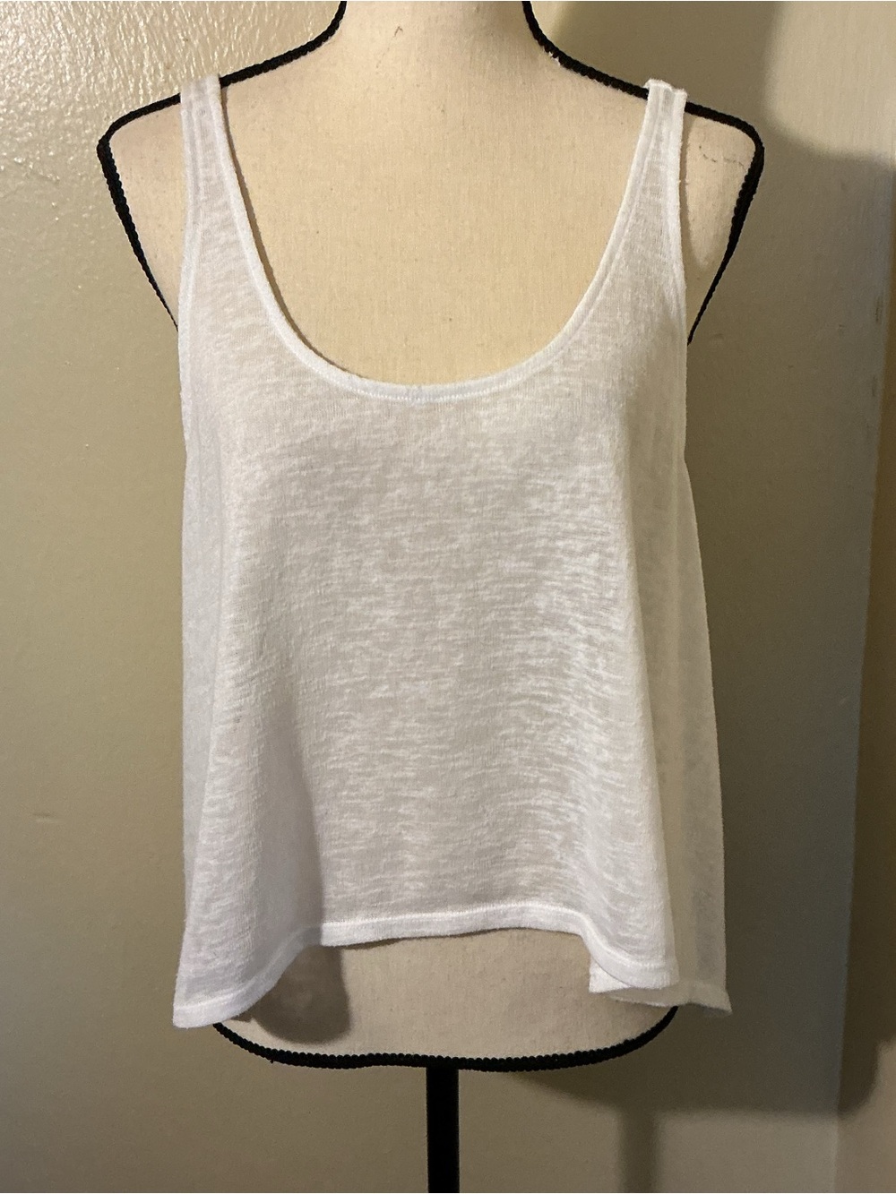 GUESS White Scoop Neck Tank Top Size Small